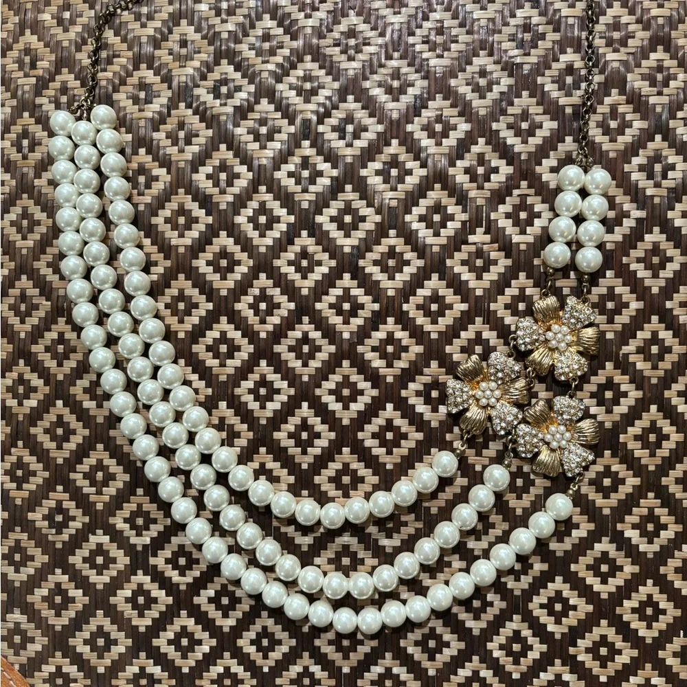 Diva Pearls flower embellishment designer look classic statement necklace Pretty